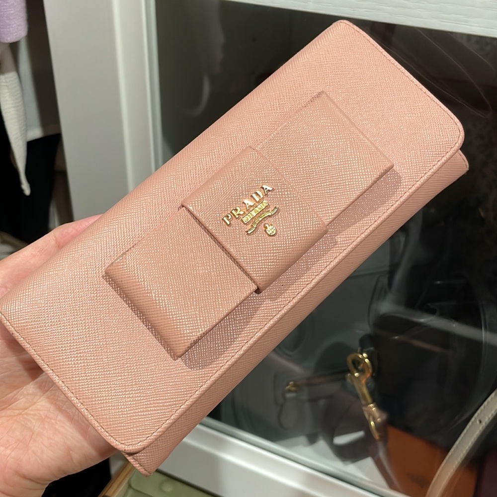 ❤️‍🔥FLASH SALE❤️‍🔥 Prada Full Size long Wallet Blush Pink with a bow